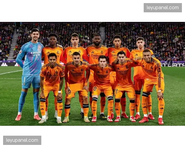 皇马全队抵达曼彻斯特，贝林厄姆神情轻松步入酒店