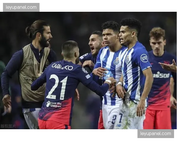 里尔创新三中卫轮转体系有效破解密集防守，成中小球队战术范本